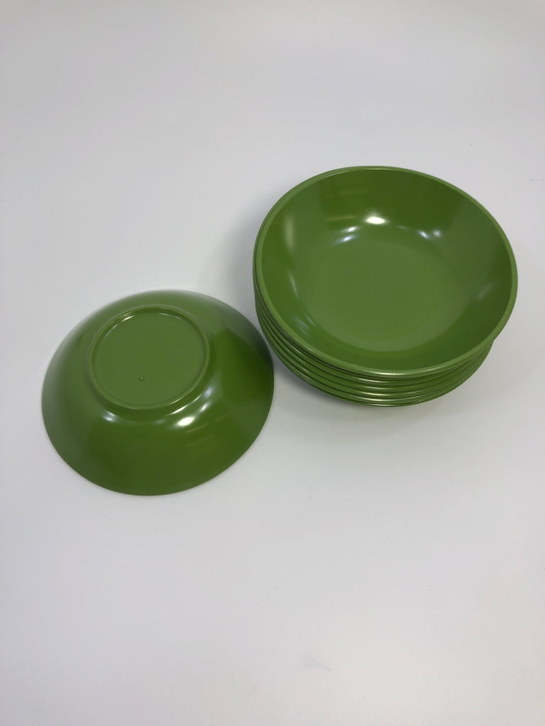 8 GREEN MELAMINE DESSERT BOWLS.