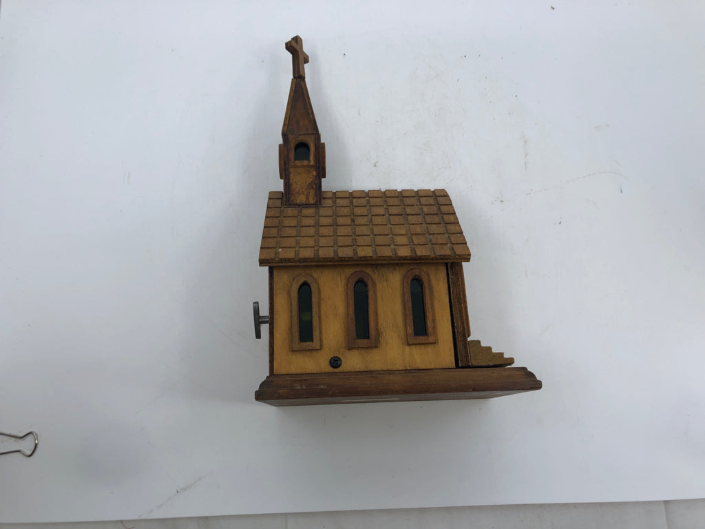 VTG WOOD CHAPEL MUSIC BOX.