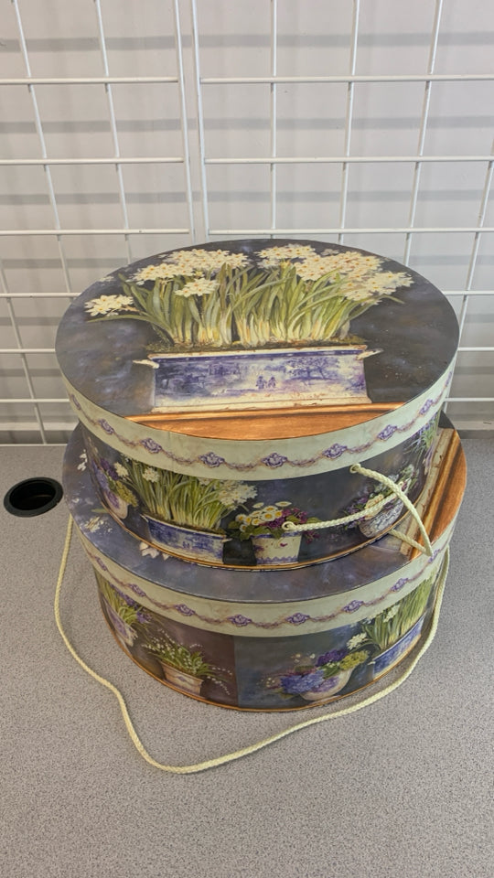 2PC NESTING ROUND FLORAL HAT BOXES.