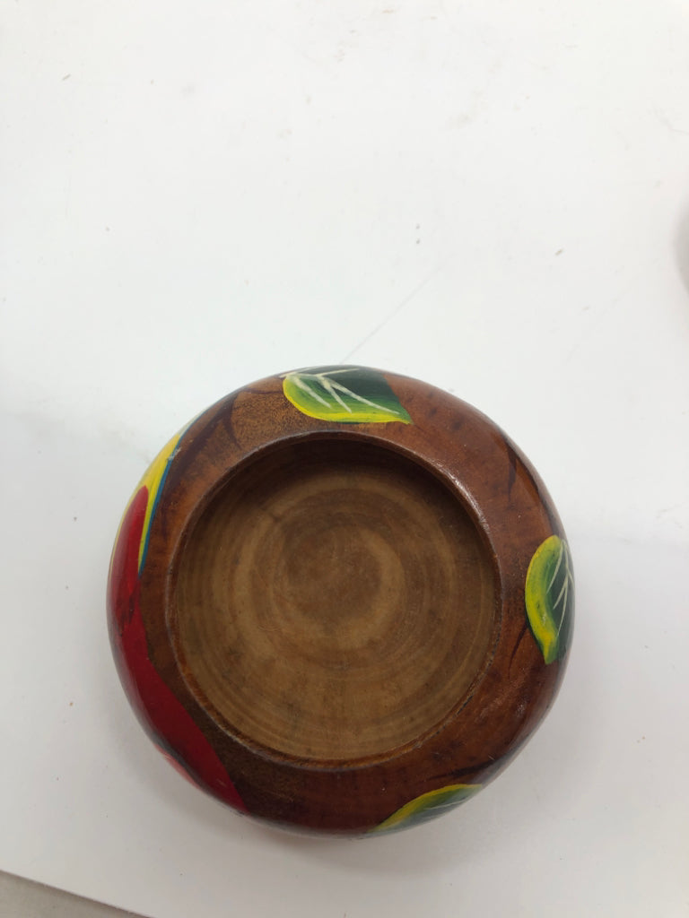 SMALL WOOD BOX W/PAINTED PARROT.