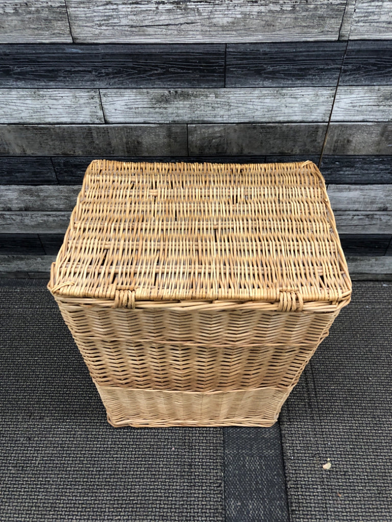 WOVEN HAMPER.