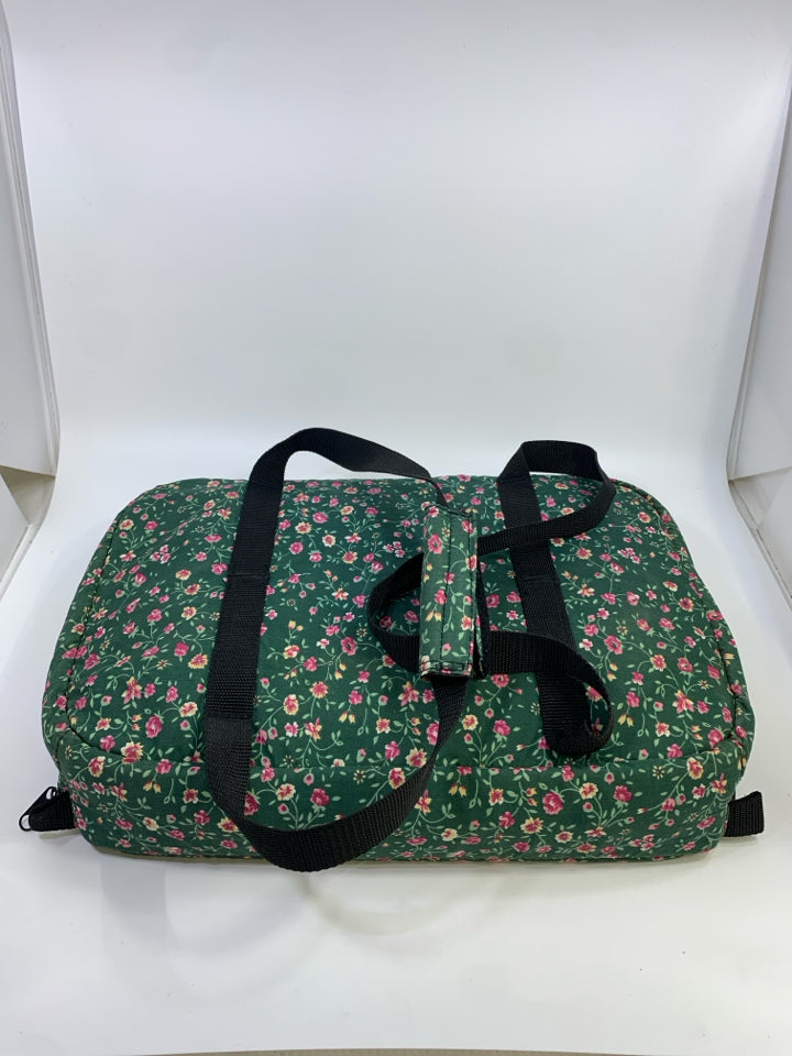 CASSEROLE DISH W/CARRY CASE.