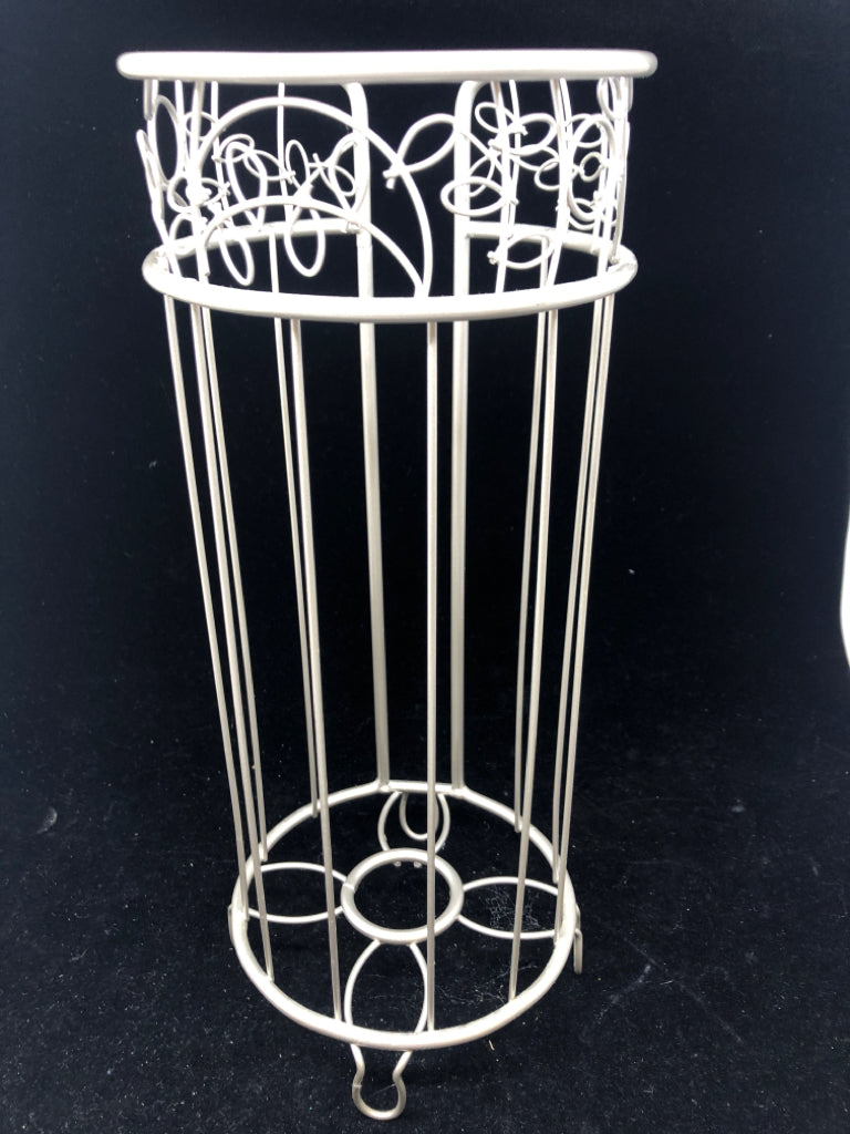MATTE SILVER EXTRA TOILET PAPER HOLDER.