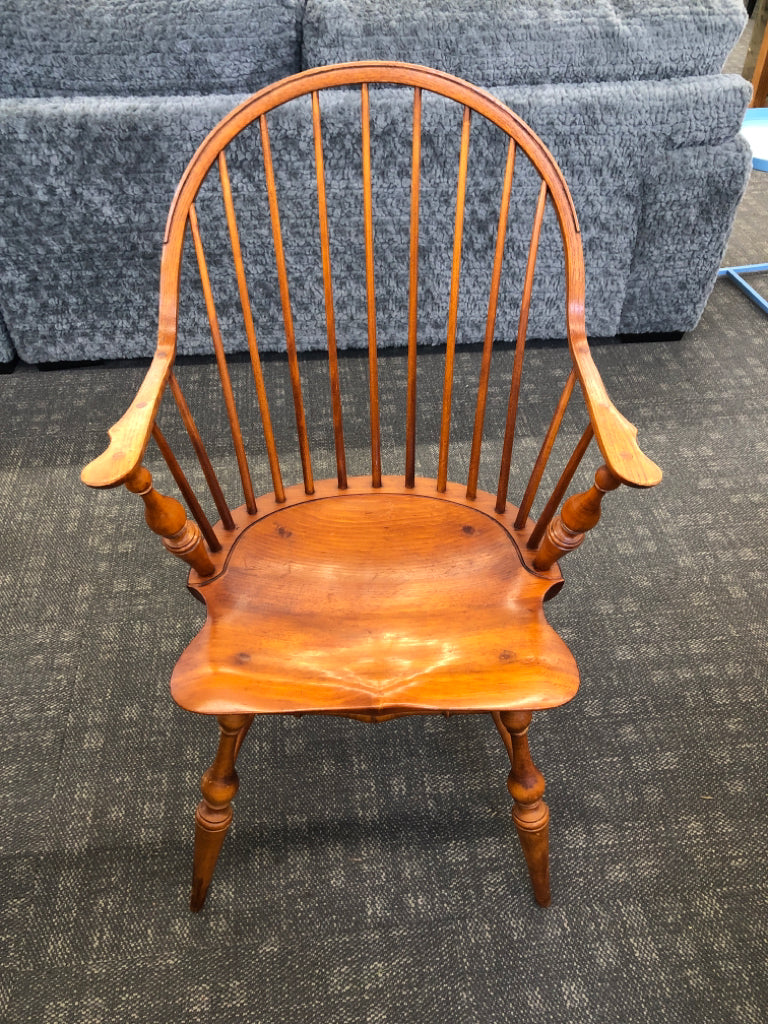 D R DIMES WOOD DINING TABLE W/6 CHAIRS *MINOR WEAR.