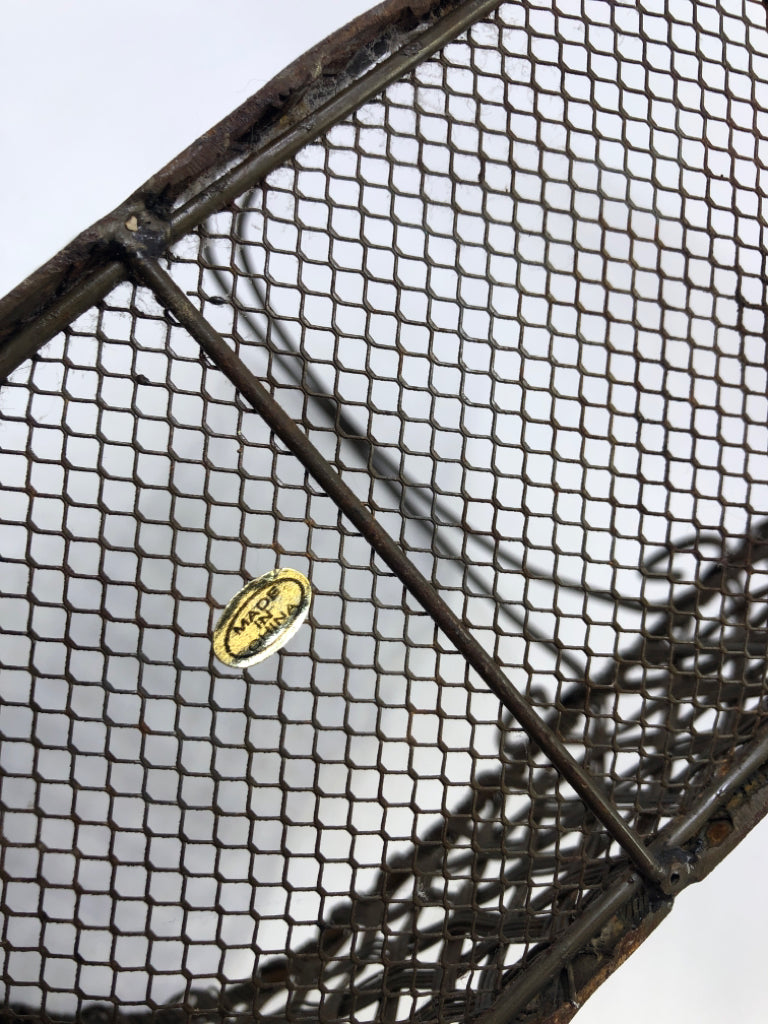 OVAL RUSTED METAL BASKET W HANDLE.