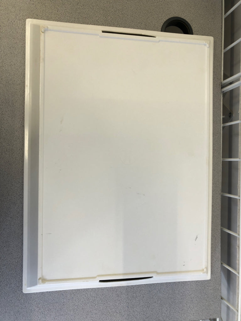 LARGE PLASTIC PINEAPPLE TRAY W/HANDLES.