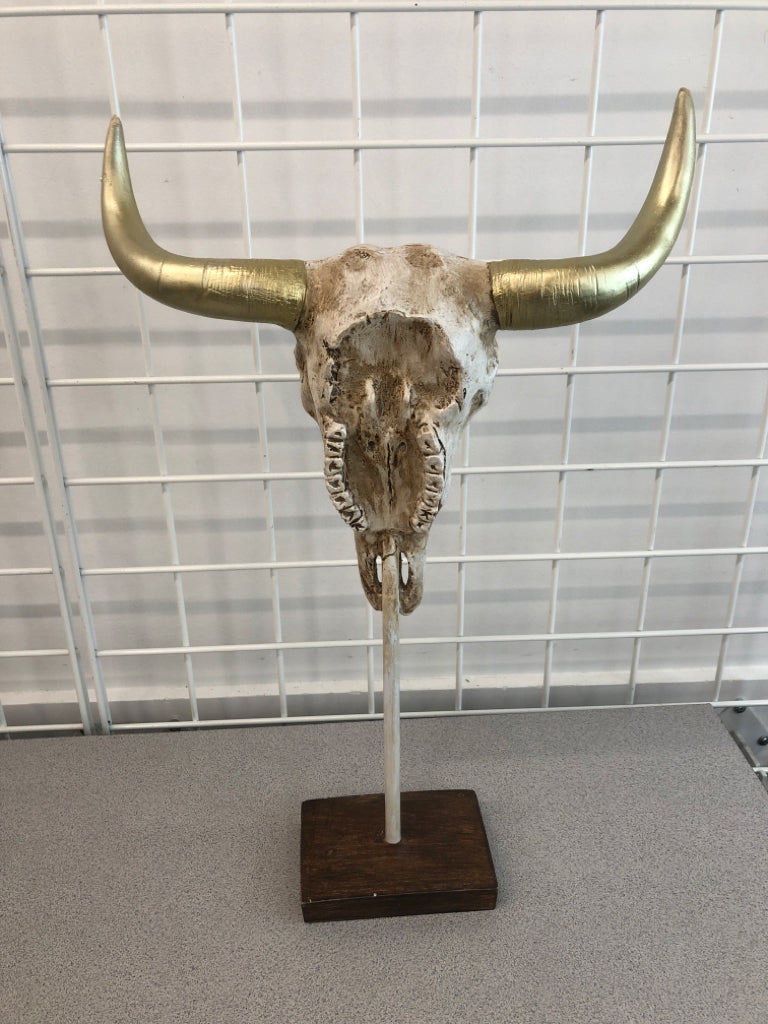 COW SKULL FIGURINE W/GOLD HORNS.
