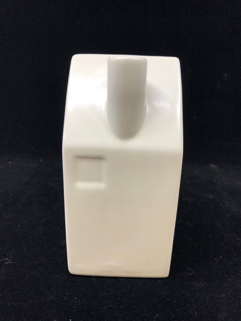 BIG WHITE HOUSE CERAMIC VASE.