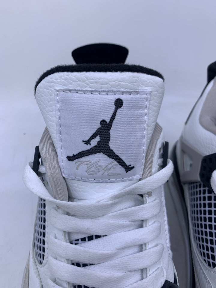 Nike Size 10 Young Men's Sneakers