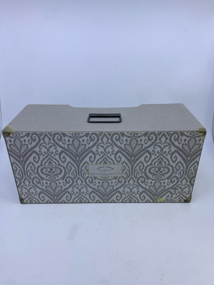 GREY FABRIC LETTER ORGANIZER.