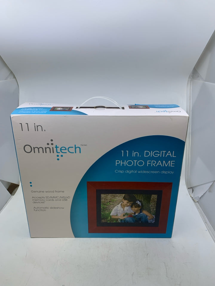NIB DIGITAL PHOTO FRAME.