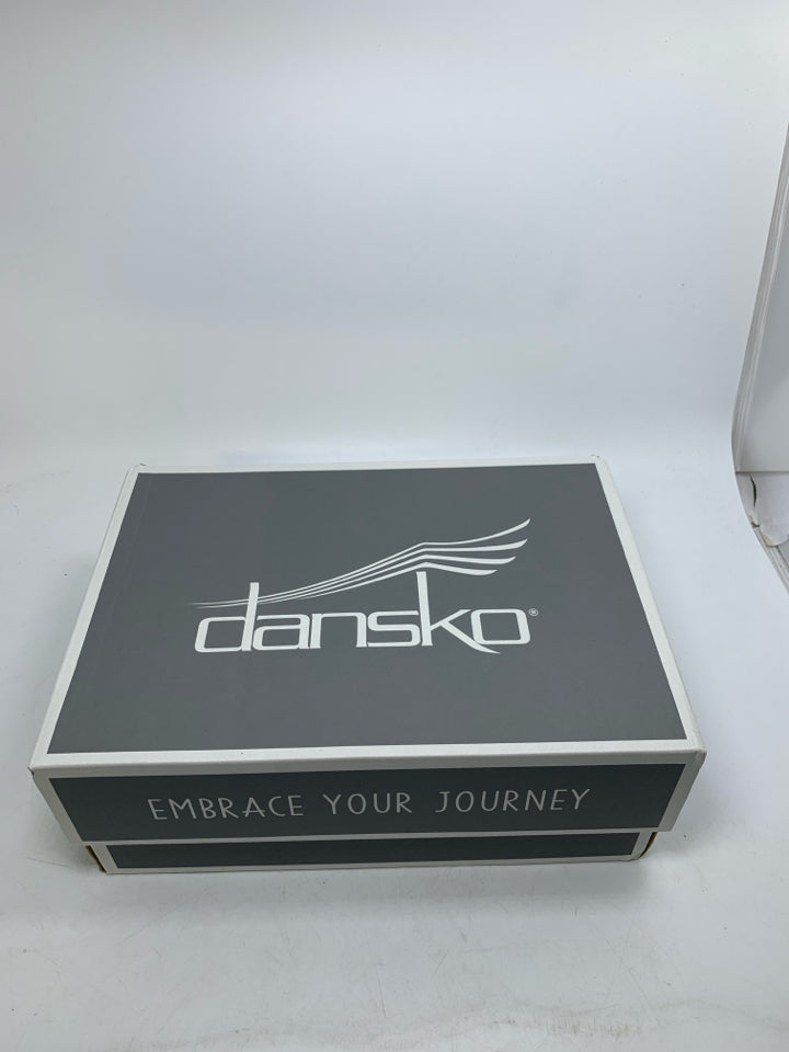 Dansko Devyn Molded Sandal Slides Size(7.5-8) - New In Box