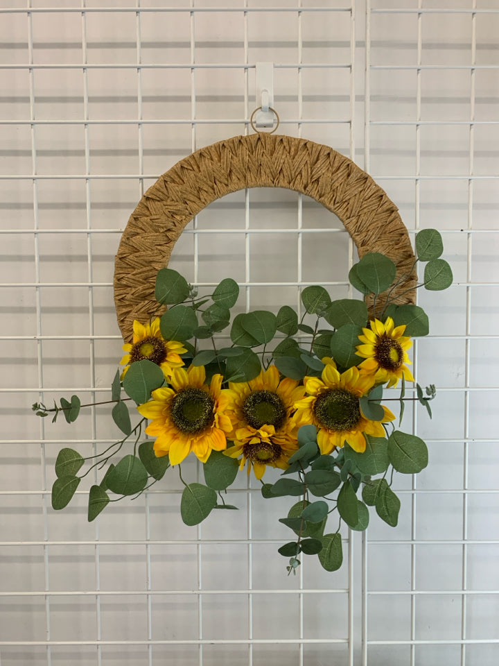 BURLAP SUNFLOWER AND LEAF WREATH DECOR.