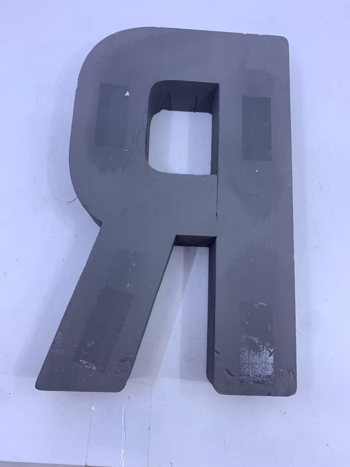 GREY FOAM "R".