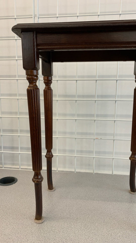 DK WOOD TABLE/PLANT STAND W/CURVED LEGS.