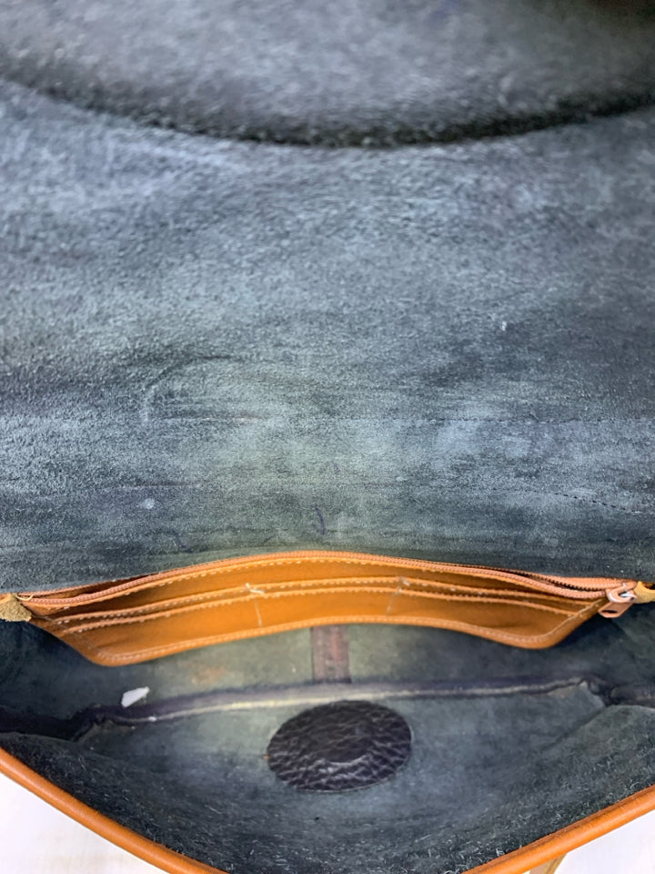 Vintage Dooney & Bourke All Weather Leather Carrier Shoulder Bag *Signs Of Wear/