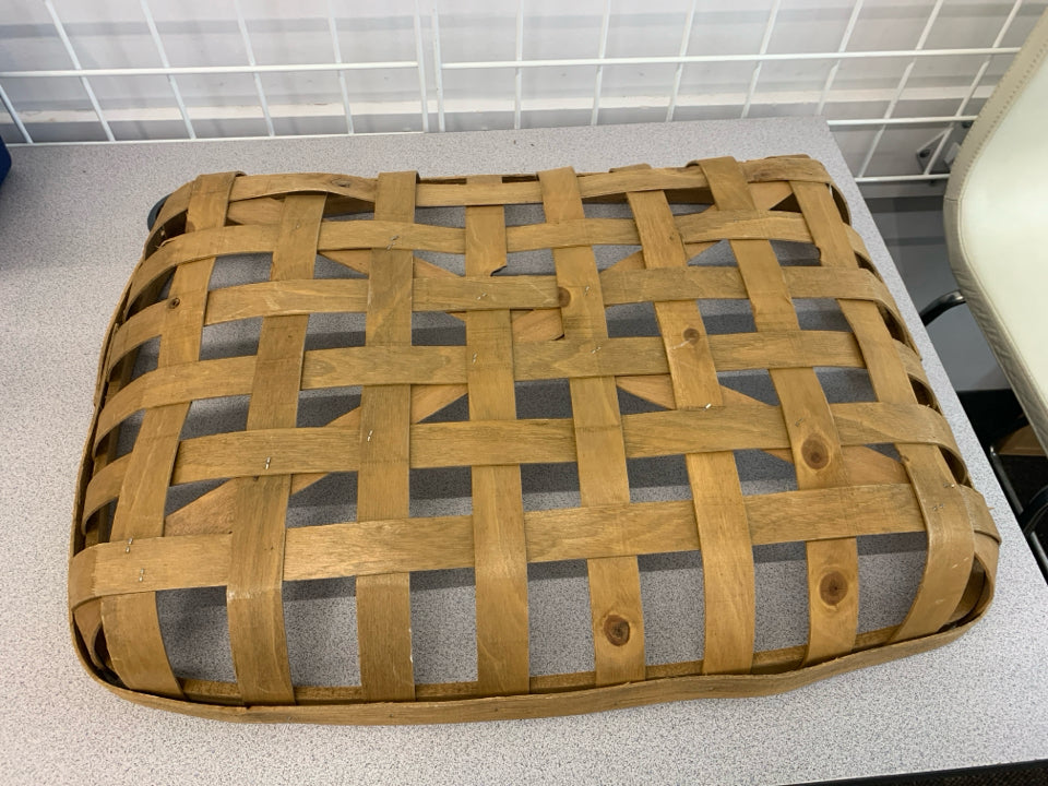 LG WOOD WOVEN TOBACCO BASKET.