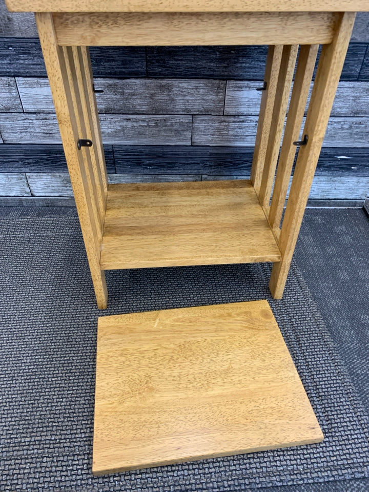 SMALL WOOD SIDE TABLE W 2 SHELVES.