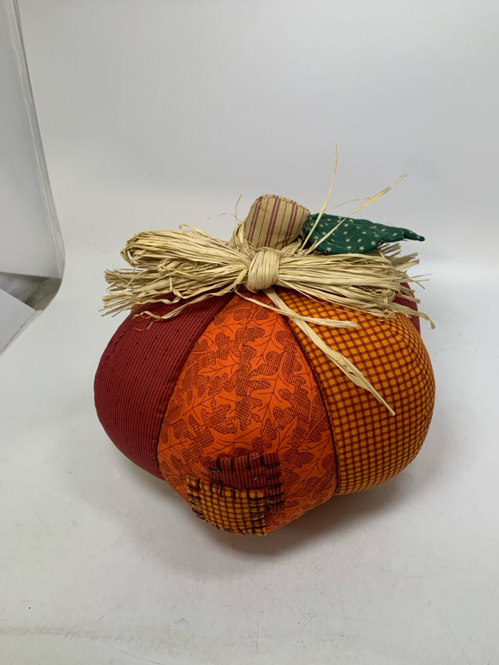 PATCHWORK PLUSH PUMPKIN DECOR.