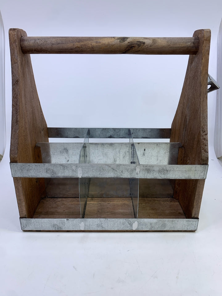 RUSTIC BOTTLE CRATE W/BOTTLE HOLDER.