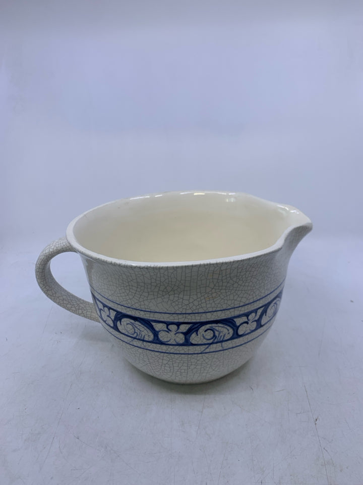 WHITE CRACKLE MIXING BOWL W/ HANDLE SPOUT.