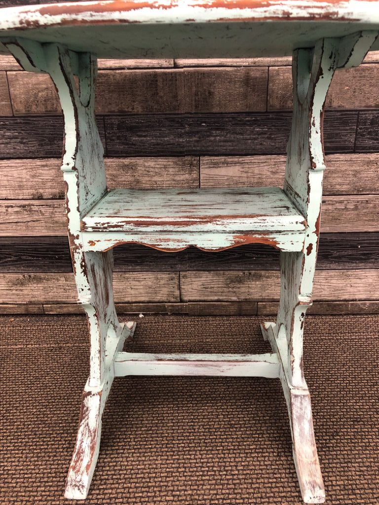 BLUE DISTRESSED OVAL SIDE TABLE.