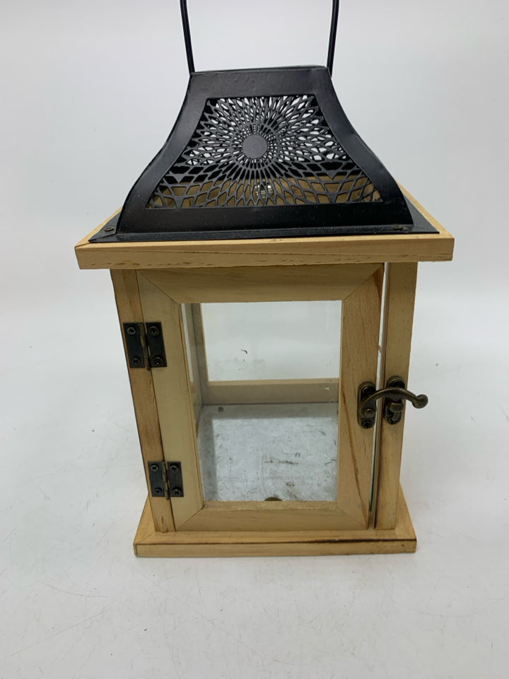 WOOD BASE W/ PIERCED BLACK METAL TOP LANTERN 10 "H X 6 "X 6"