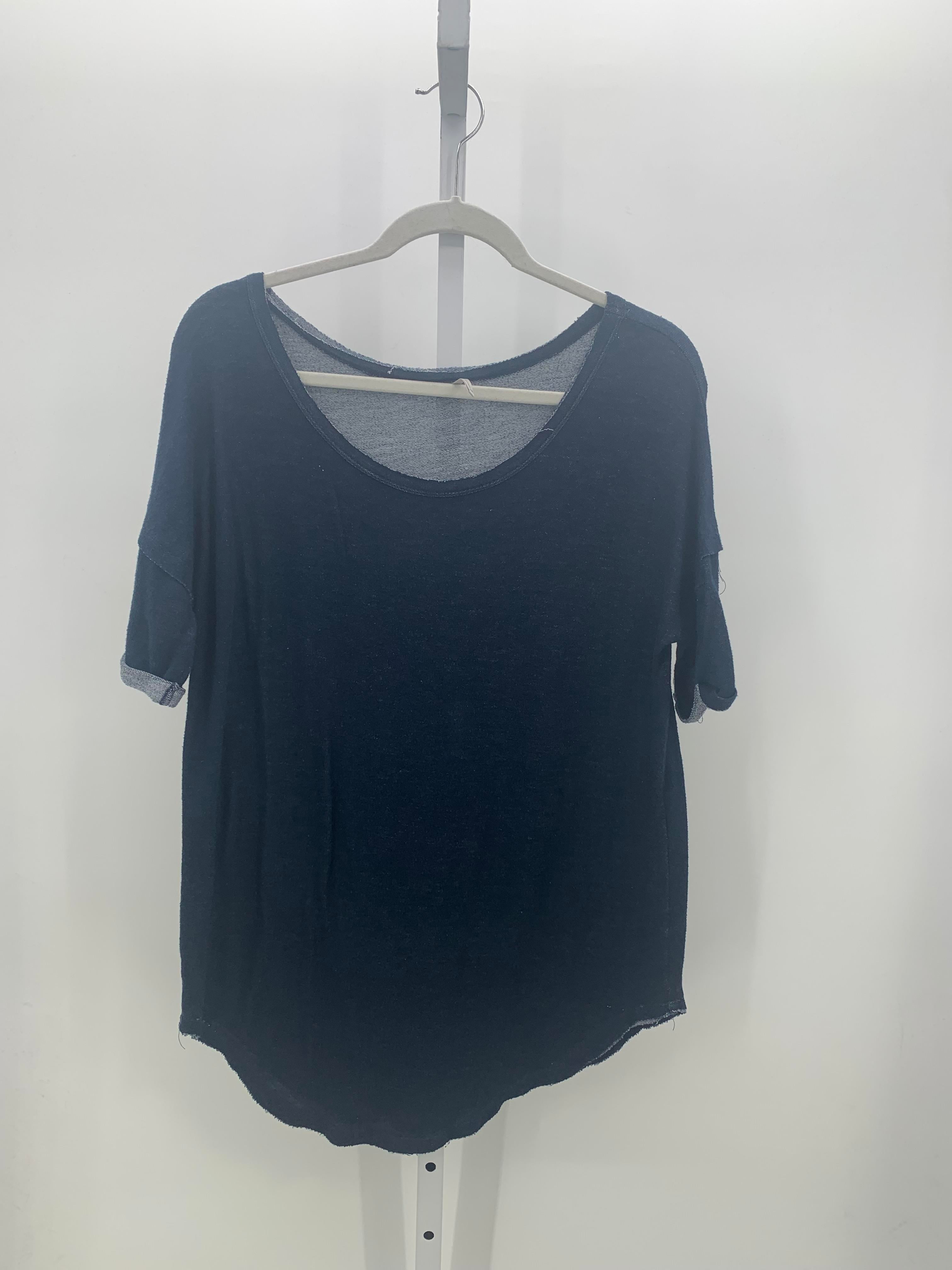 tresics Size Medium Misses Short Sleeve Shirt