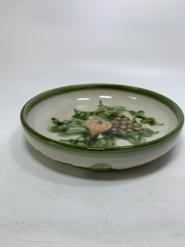 CREAM/GREEN SHALLOW BOWL W/ PAINTED GRAPES.