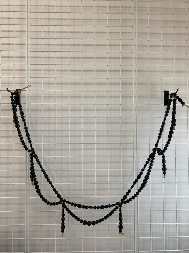BLACK WOODEN BEADED GARLAND.