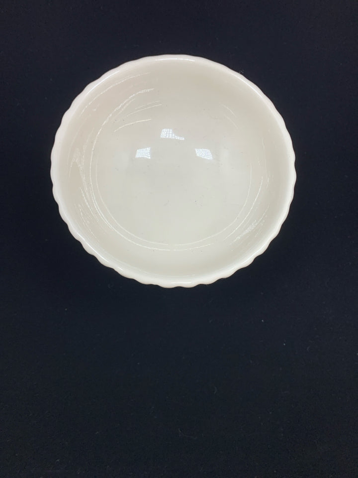 RAISED CERAMIC PET BOWL.
