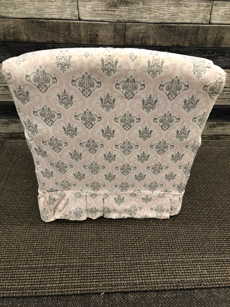 CHILDRENS ROCKING CHAIR.