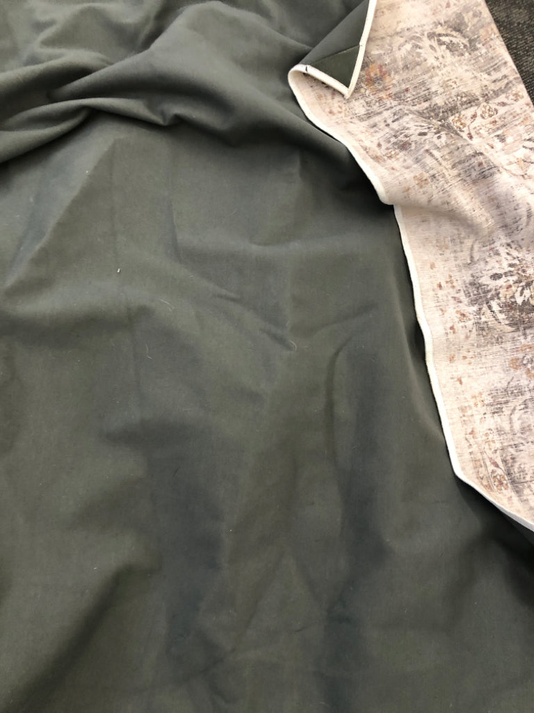 DISTRESSED CREAM WASHABLE RUGGABLE RUG.