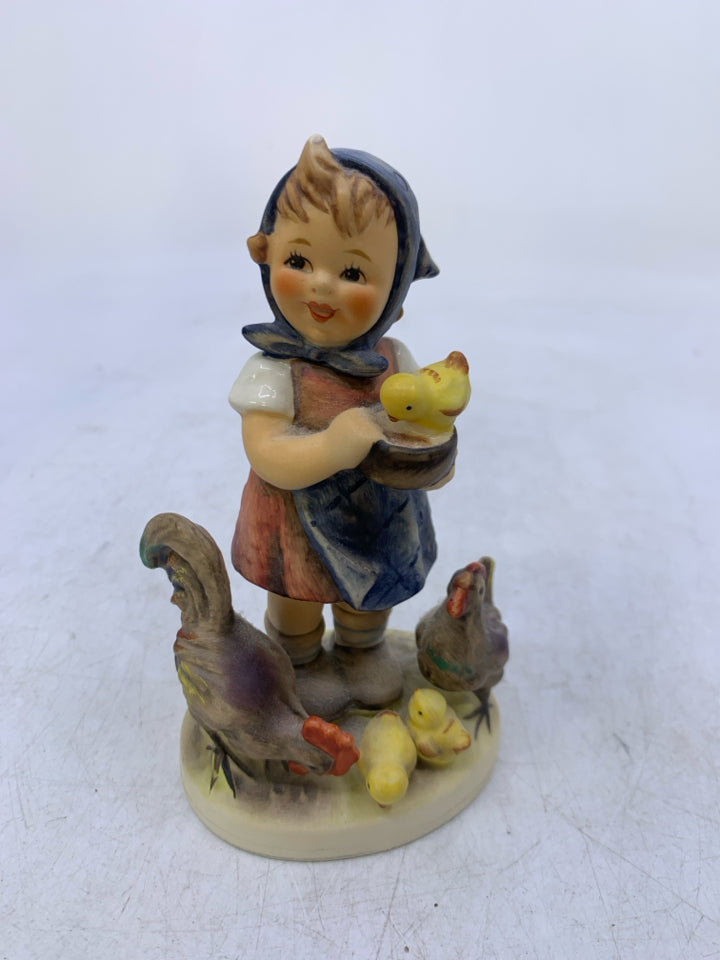VTG HUMMEL FEEDING TIME GIRL W/ CHICKENS 199/1.