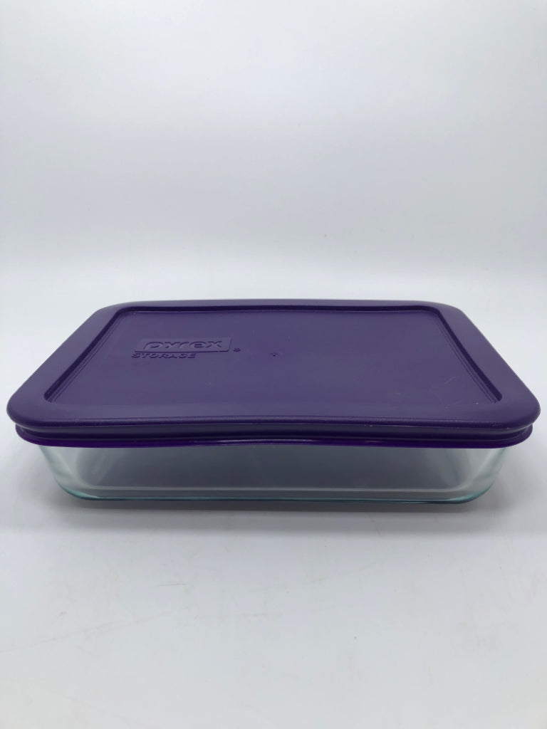 SM PYREX STORAGE CONTAINER W/PURPLE LID.