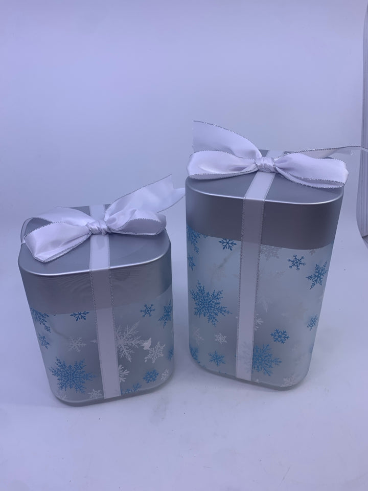 2 LIGHT UP FROSTED PRESENT DECOR PIECES.