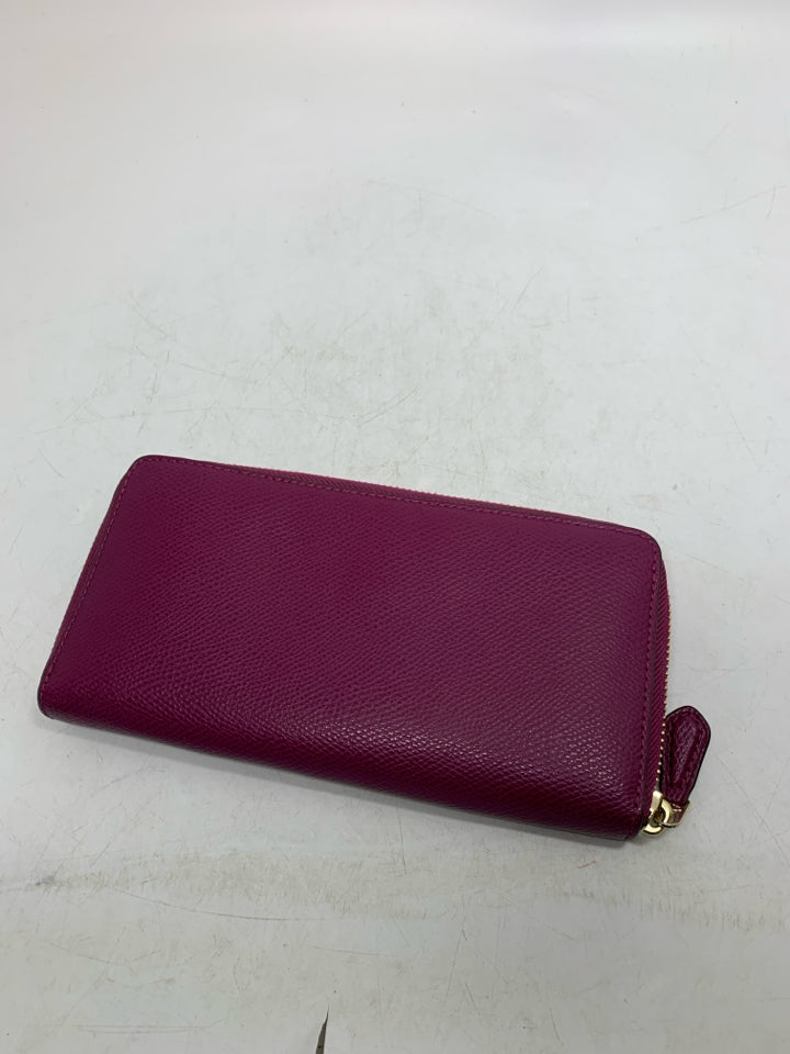 Coach F54007 Accordion Zip Around Wallet