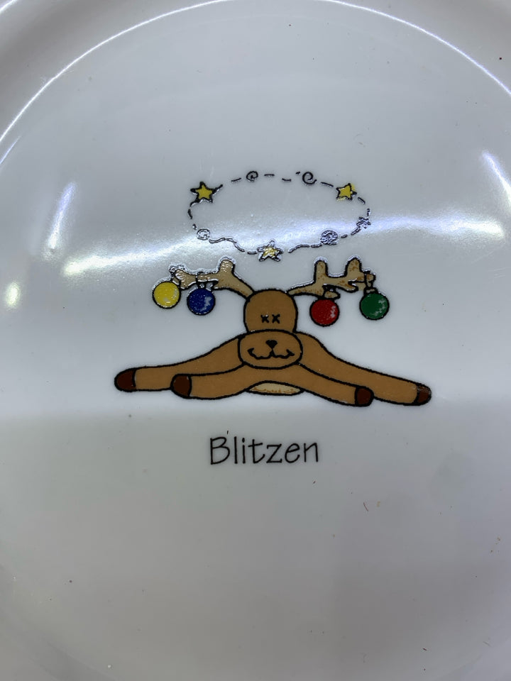 8 REINDEER LUNCH PLATES.