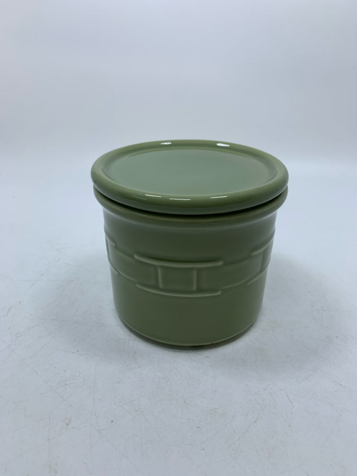 POTTERY BASKET WEAVE DETAIL JAR W/ LID.