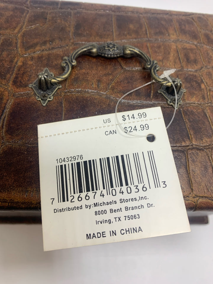 FAUX SNAKESKIN BOX W/FLIP LID.