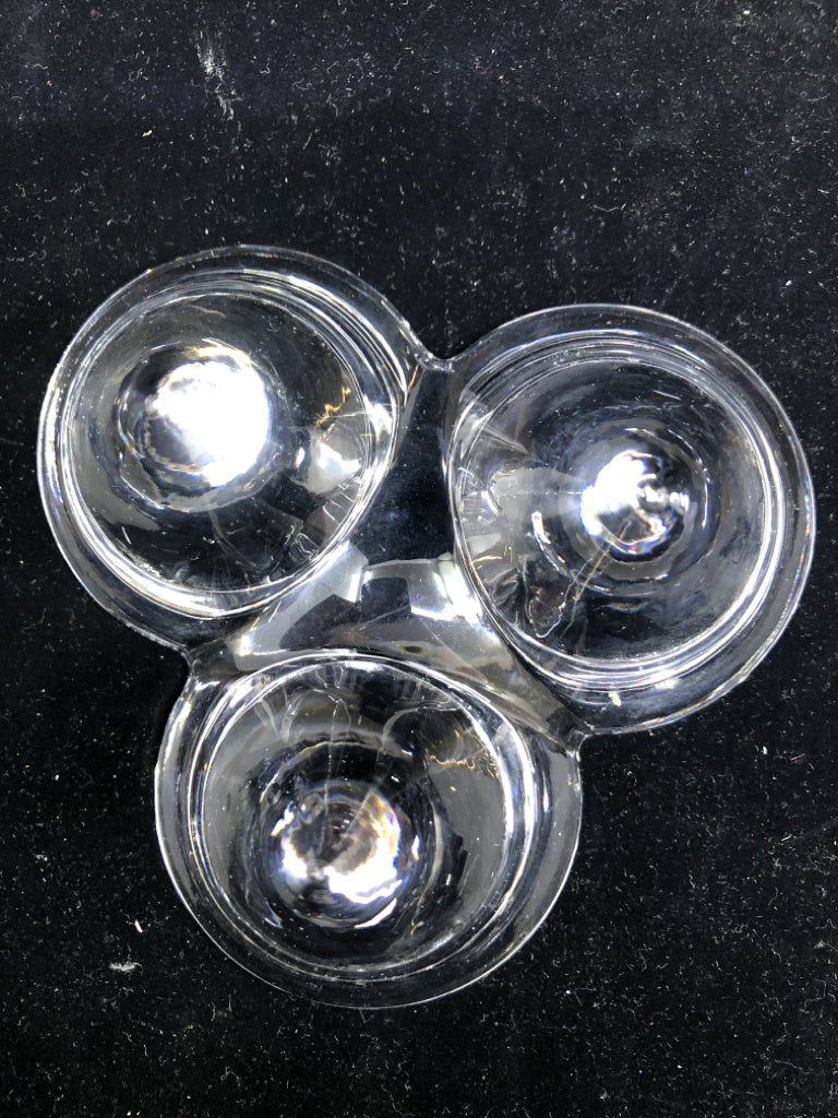 3 PROGNED TEALIGHT HOLDER.