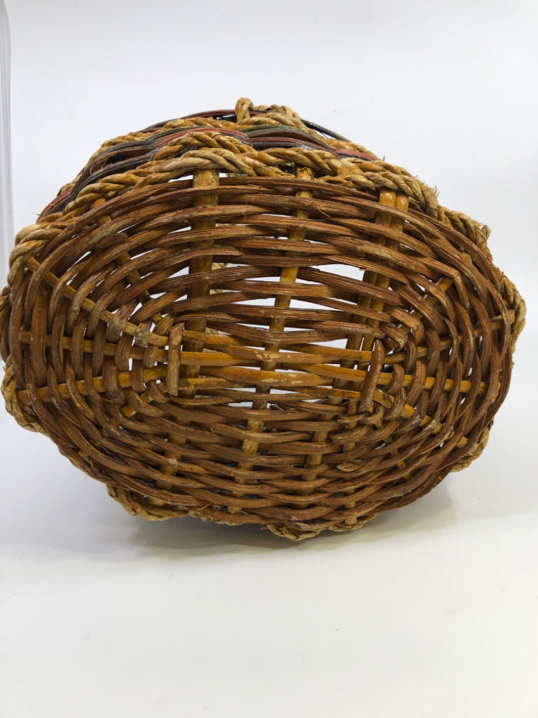 MULTI COLORED WEAVED BASKET W/HANDLE.
