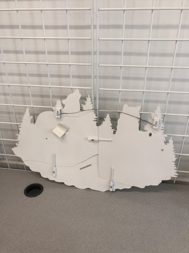 METAL 3D WOLVES/PINE TREES.