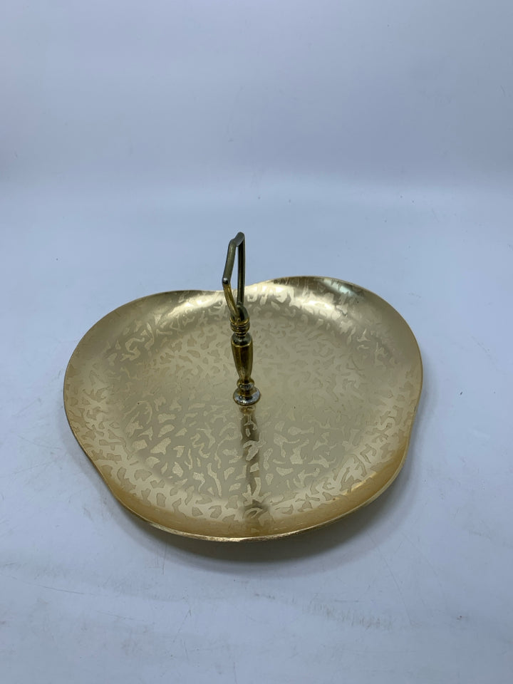 VTG GOLDEN ALUMINUM SERVING PIECE W/ HANDLE IN CENTER TEXTURED DESIGN.