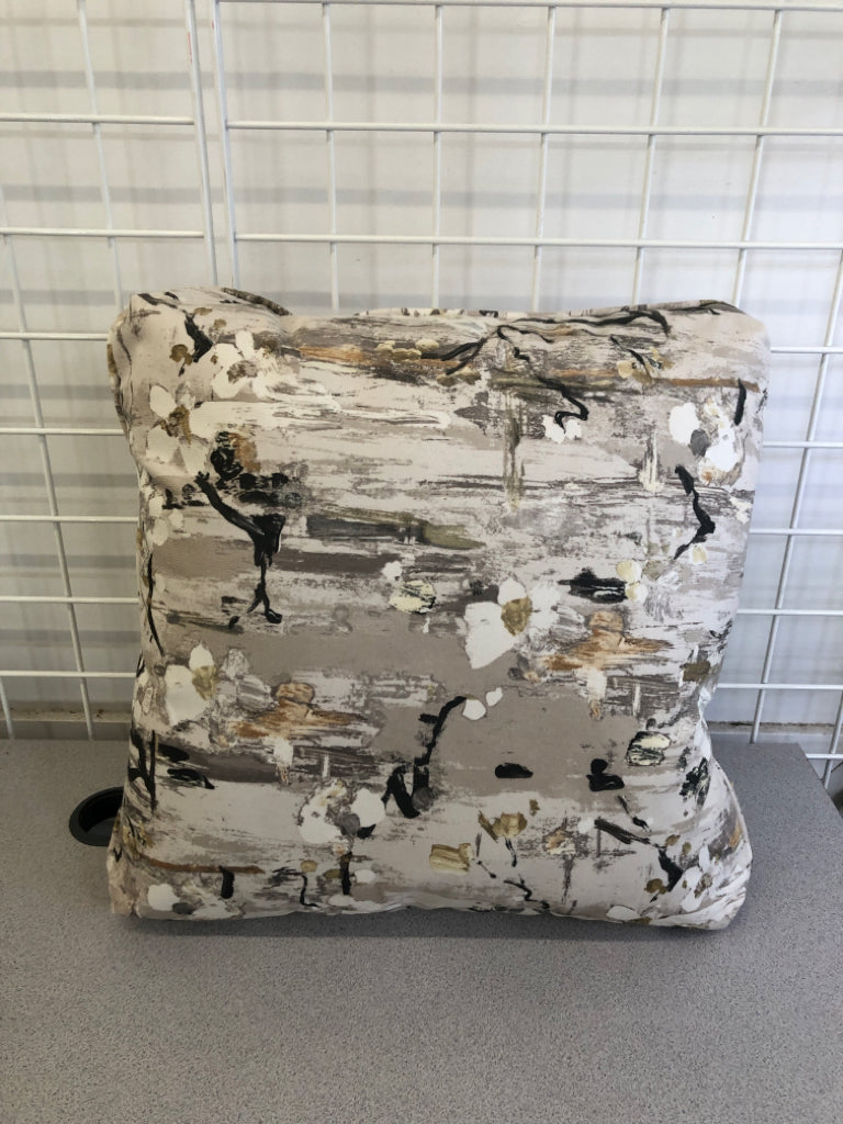 CREAM FLORAL PILLOW W/BLACK & GOLD ACCENTS.