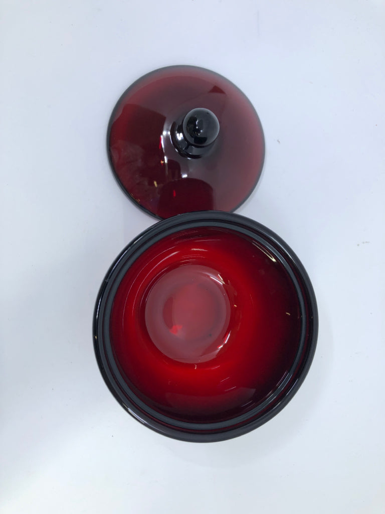 SMALL CRANBERRY RED GLASS COVERED SUGAR BOWL.