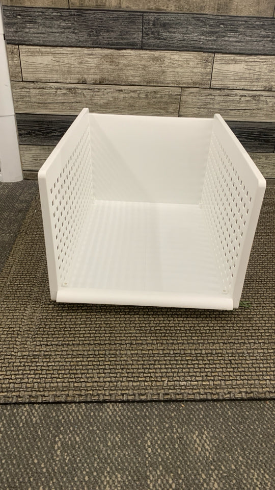 WHITE PLASTIC CLOSET ORGANIZER.
