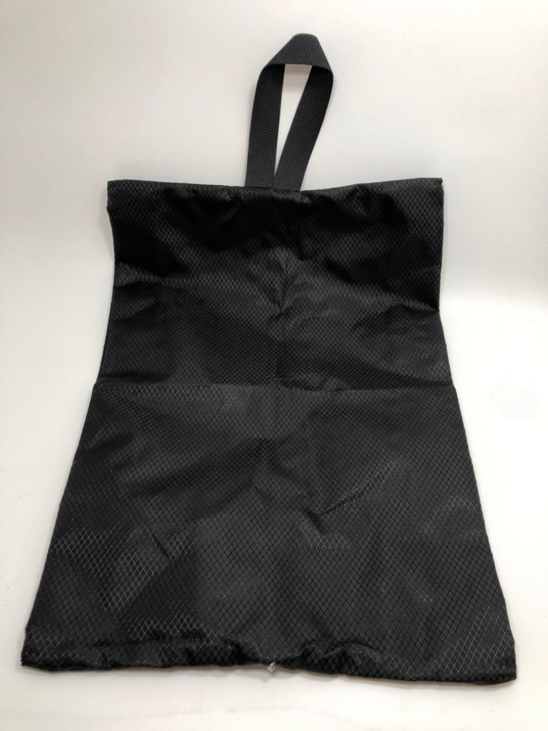 BLACK DIAMOND PATTERN SHOE BAG.