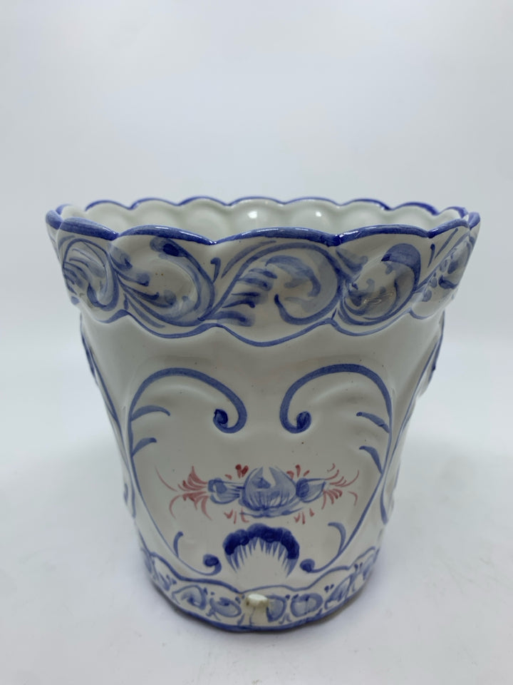 HAND PAINTED CERAMIC PLANTER W/BLUE FLORAL ACCENTS.