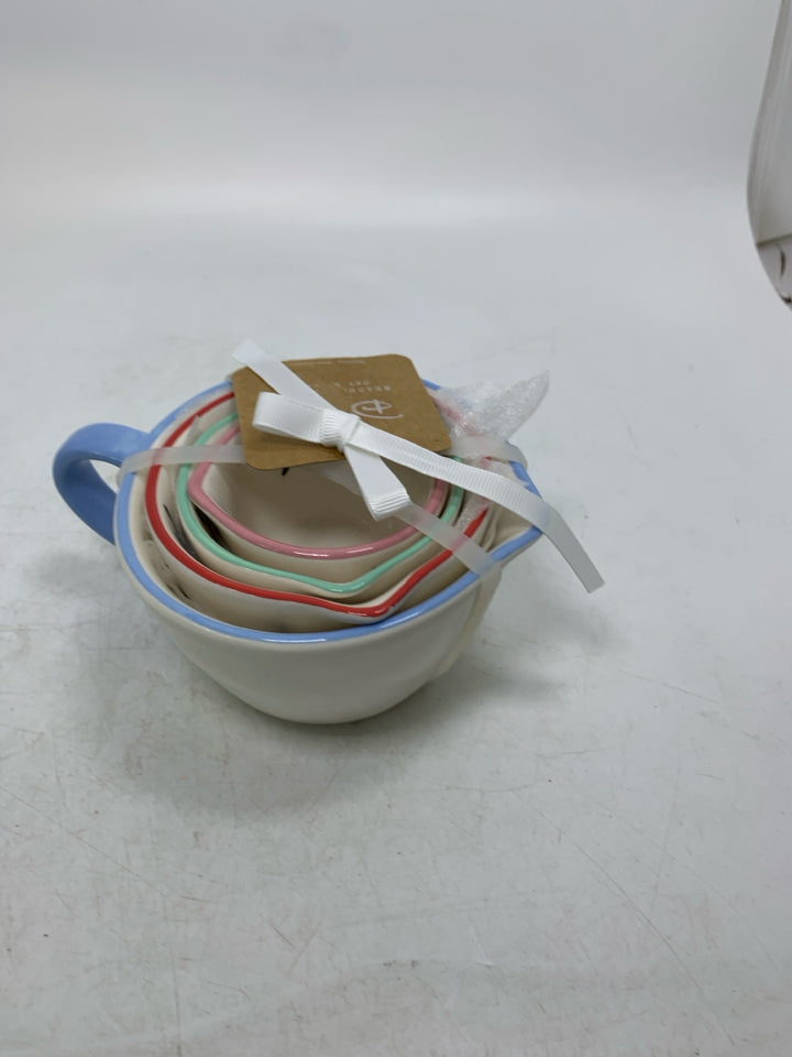 NIP 4 ALICE IN WONDERLAND MEASURING CUPS NESTING.